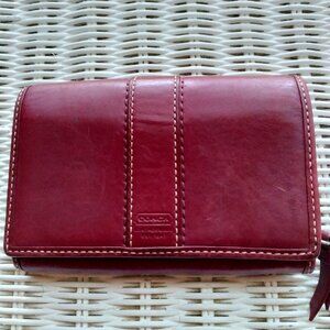Vintage Women's Leather Coach Wallet. Burgandy.